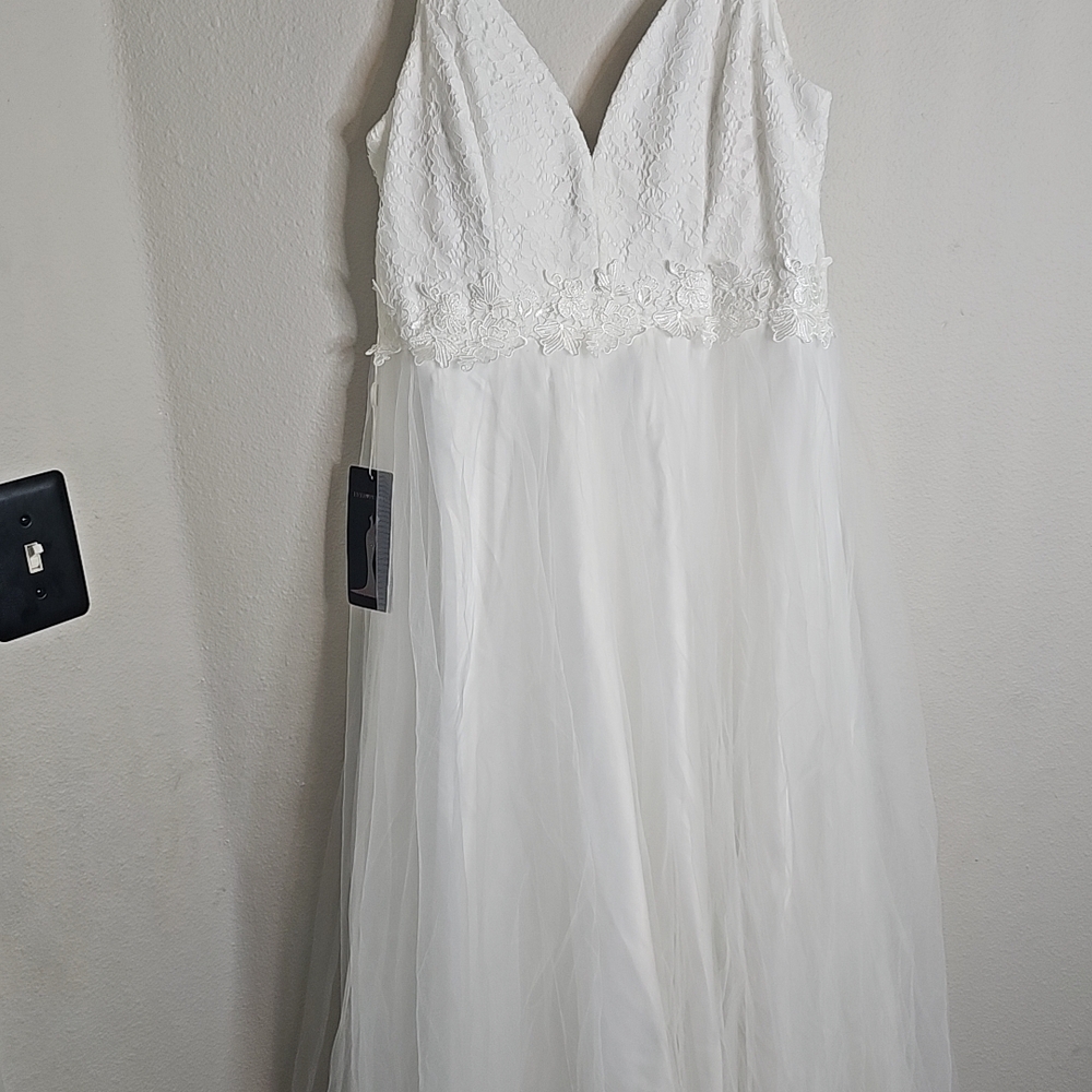 Elegant White Lace Wedding Dress